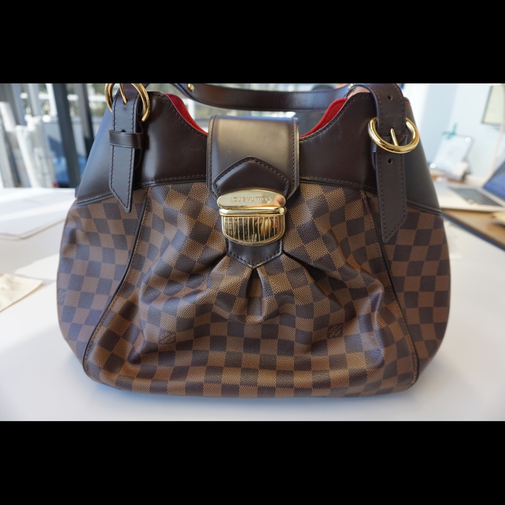 Luis Vuitton tote, red interior!!